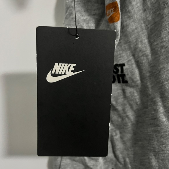 Nike T Shirt XXL - Picture 4 of 6